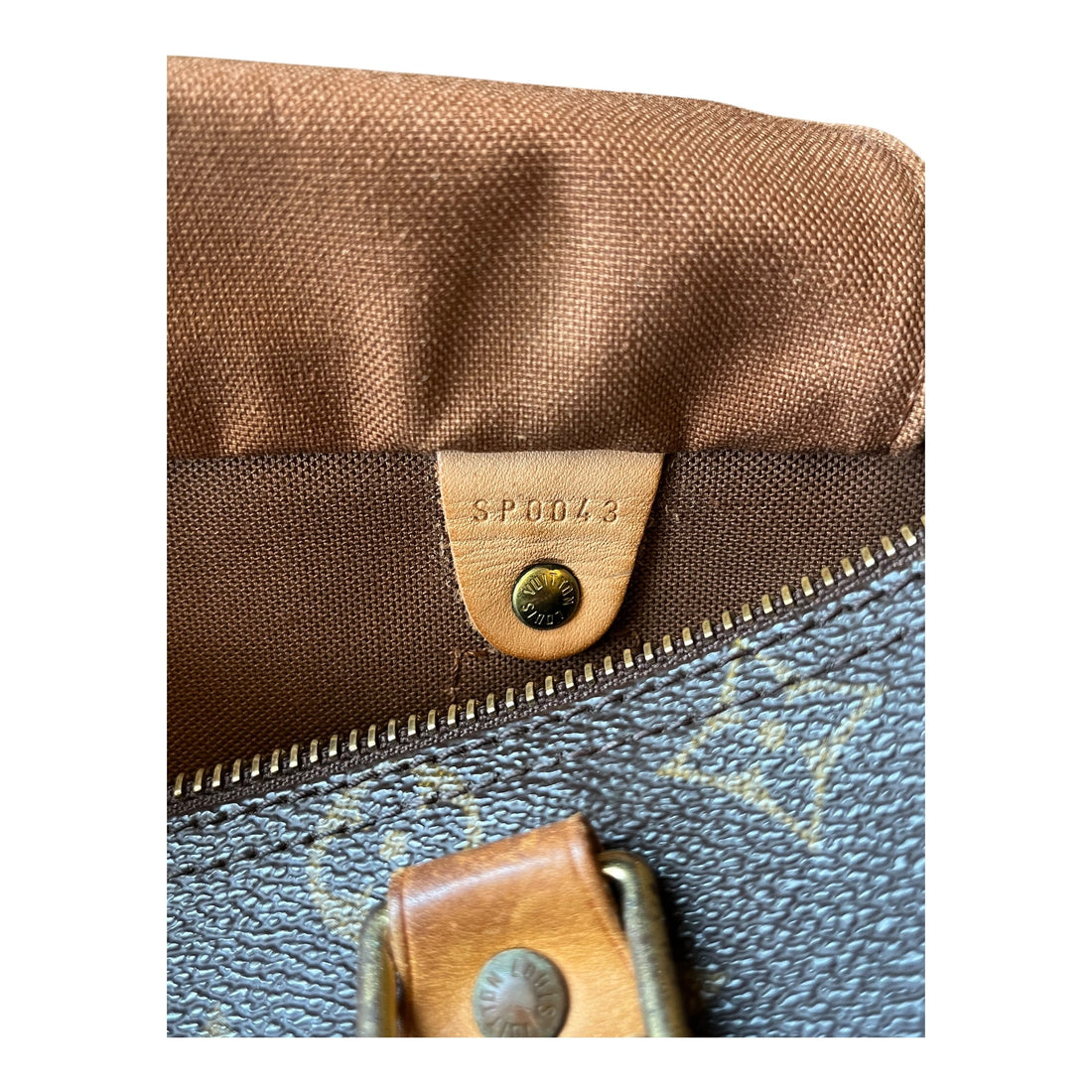 🔍 Comment lire un numéro de série Louis Vuitton ?