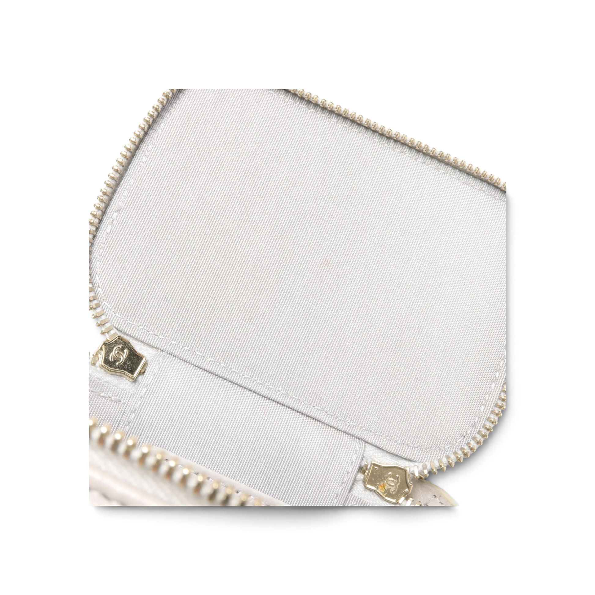 Chanel Mini Vanity Cuir d’agneau Gris claire — vue 7