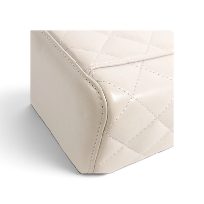 Chanel Mini Vanity Cuir d’agneau Gris claire — vue 13