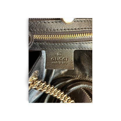 Gucci Soho cuir verni noir chaîne dorée — vue 9