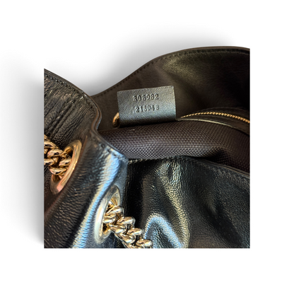 Gucci Soho cuir verni noir chaîne dorée — vue 11